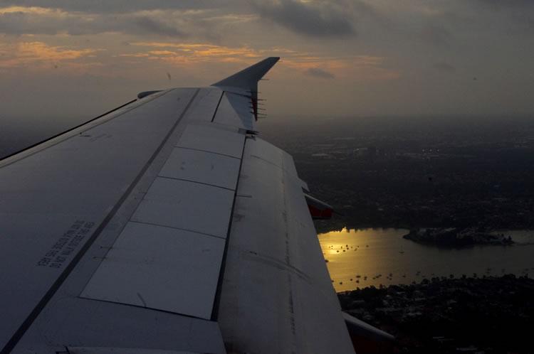 エアーズロック飛行機