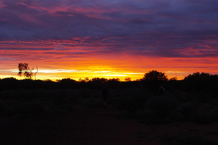 エアーズロックの朝日