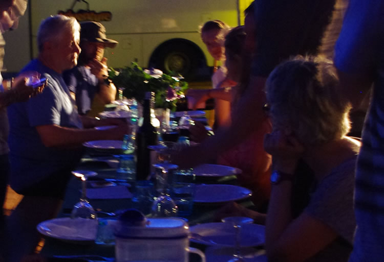 エアーズロックツアーBBQディナー