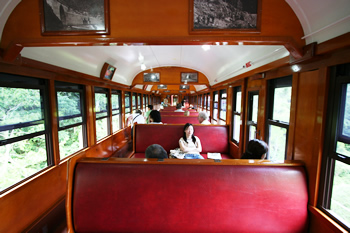 キュランダ鉄道内装