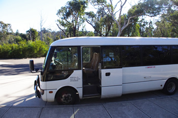 ジャックさんの日本語ツアーバス