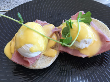 エッグベネディクト