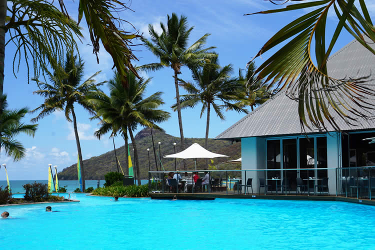 ハミルトン島のキャッツアイビーチでのんびり〜