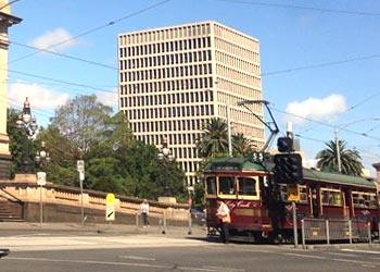 シティ内は無料で利用できるトラム